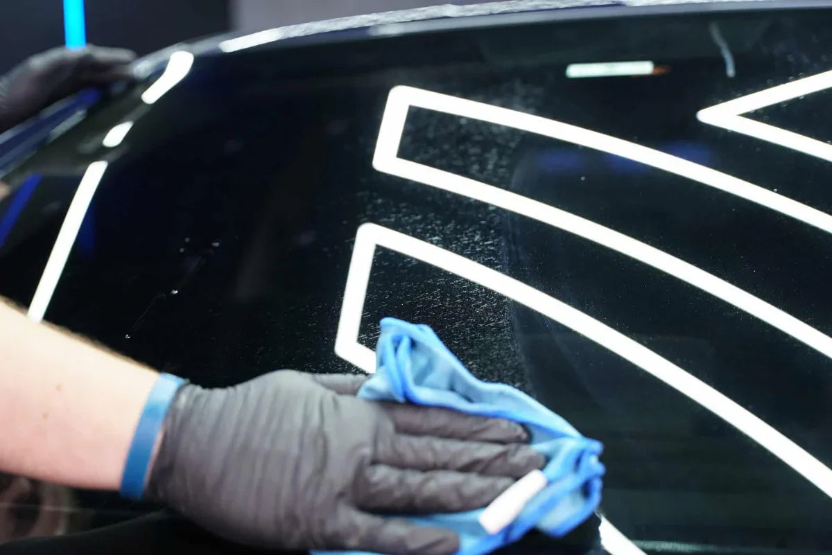 Guía definitiva para limpiar y dejar perfectos los cristales de tu auto